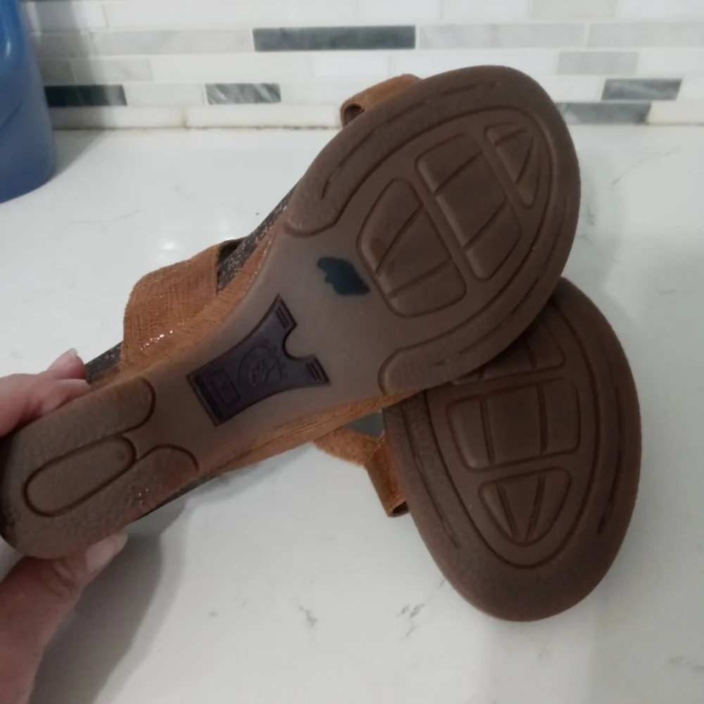 Ariat 20983 Woman's brown Leather Reptile Strappy thong toe wedge sandals 8